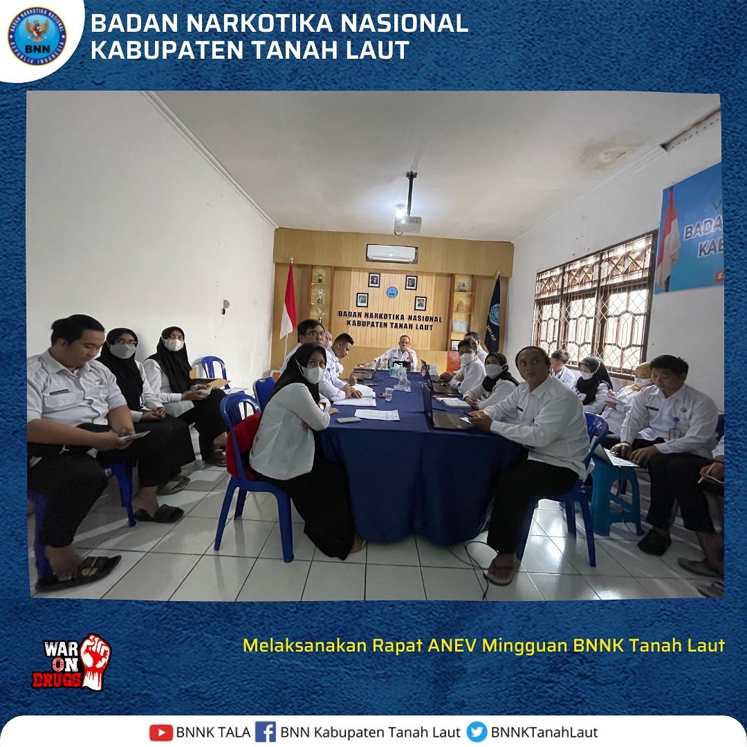 bnnktanahlaut's tweet photo. Melaksanakan Rapat ANEV Mingguan BNNK Tanah Laut, Kepala BNNK Tanah Laut memimpin pelaksanaan ANEV Mingguan BNNK Tanah Laut yang diikuti oleh seluruh staf BNNK Tanah Laut.
#WARONDRUGS
#SPEEDUP_NEVERLETUP
#STOPCORONA
#DALASHANGITKADANARKOBA https://t.co/MRQdIqrj91