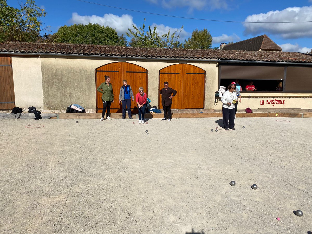 cidff46's tweet photo. Gros week end pour le CIDFF (suite)
Et dimanche, rendez vous était pris à Ginouillac pour la découverte de la pétanque au féminin, journée organisée par la commission féminine de pétanque Lotoise. 
La somme des engagements sera intégralement reversée au CIDFF du Lot : Merci! https://t.co/N1T8fVJo88