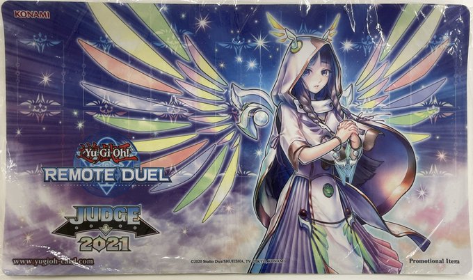 人気商品の 遊戯王 公式 EU版 プレイマット 真血公ヴァンパイア JUDGE
