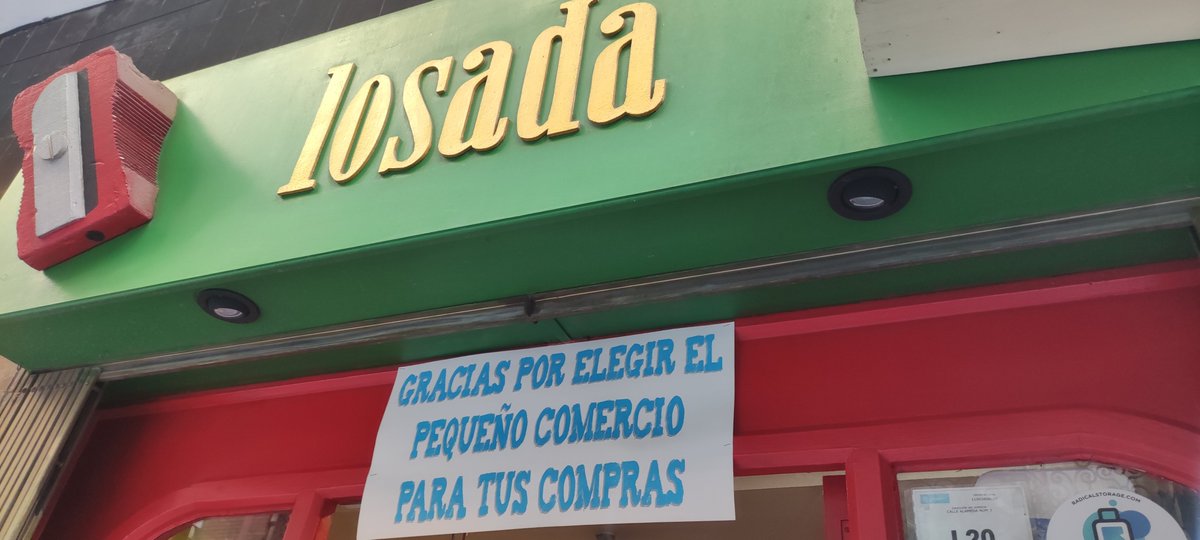 leila_na's tweet photo. Activismo pro-barrio y anti-Amazon en Madrid ❤ https://t.co/8a21pKfA1S