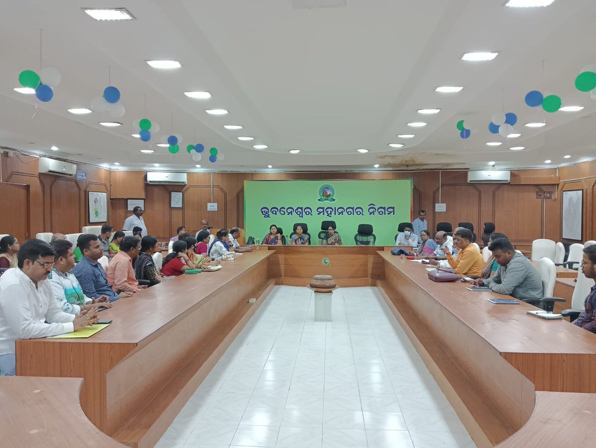 bmcbbsr's tweet photo. The #PublicInterface meeting for ward 11 & 12 was held today.
Honb’le Mayor in presence of Deputy Mayor, Addl. Commissioner-I, Corporators, ZDC North & Team BMC interacted with
RWAs, Slum Dweller Associations, Mission Shakti Groups & other community members of the ward. https://t.co/DIFZ7t0Os8