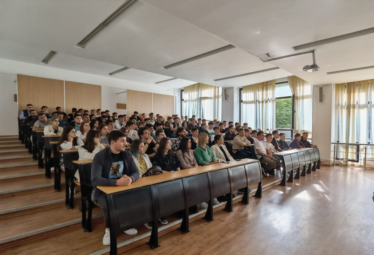 UTCB_RO's tweet photo. 🖐 to new #UTCB beginnings!
Happy to meet our new students, to welcome our senior ones & to discuss about their role in society & @EU_CONEXUS!
#futurecivilengineers👷♀️👷 #UTCB #WeBuildEducation #ConstruiestetiViitorul https://t.co/lKahp61zno
