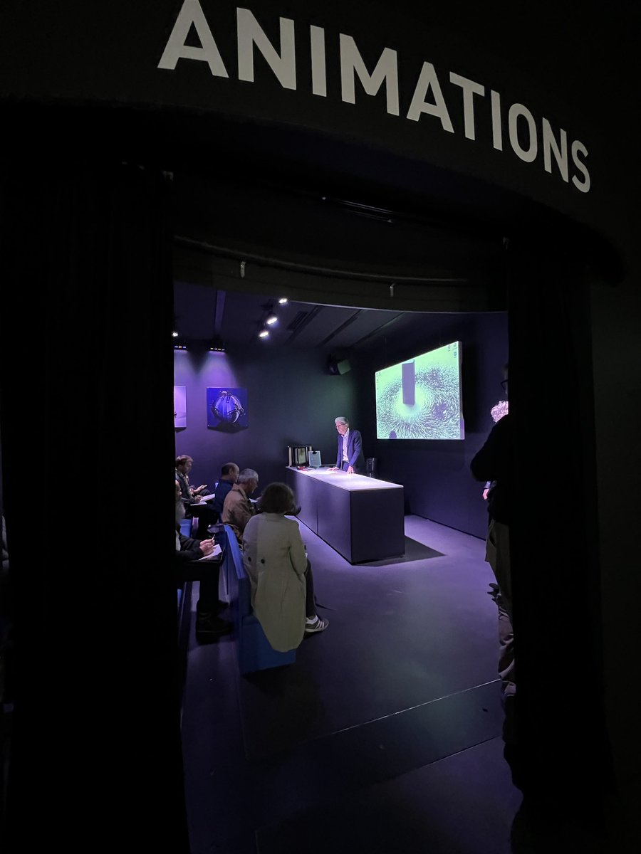 Espace_sciences's tweet photo. 🗞 Ce matin, nous accueillons les journalistes pour notre conférence de presse de rentrée !
Au programme : présentation de la nouvelle exposition « Magnétique » 🧲 avec @HeleneFischer67, le retour des conférences des #MardisEDS et bilan de la fréquentation estivale ☀️ https://t.co/alxq0rwnn4