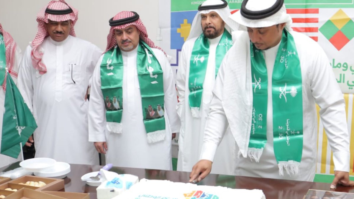 DatePalmcenter's tweet photo. تهنئة مدير مركز النخيل والتمور بالأحساء ومنسوبيه باليوم الوطني 92 للمملكة العربية السعودية .. أدام الله علينا نعمة الأمن والأمان
#اليوم_الوطني_السعودي_92 https://t.co/XI3mfyUfhM
