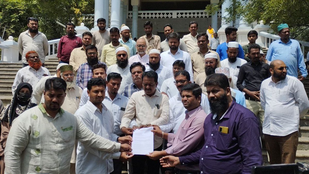 AleemIlahi's tweet photo. Today Joint Action Committee Gulbarga Submitted a Memorandum To The Hon’ble Chief Justice Of India. Requested to take suo motu action against the Arbitrary Raids &amp; Arrest of #PFI across the country is a politically motivated &amp; Abuse of Government Machineries. #StandwithPFI https://t.co/hVCVoEqqd5