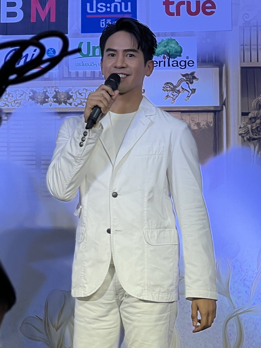 lungpope's tweet photo. ALL WHITE SO HANDSOME.
#กินเจเดอะมอลล์xPOPE https://t.co/JzOfmJM26j