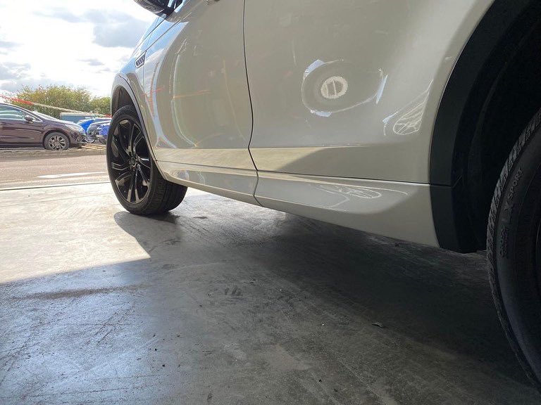 lsj_info's tweet photo. Before and after of a Land Rover Discovery. Door trims needed replacing #landrover #landroverdiscovery #discovery #4x4 #white #carrepair #repair #carbodyshop https://t.co/N7O53vUR94