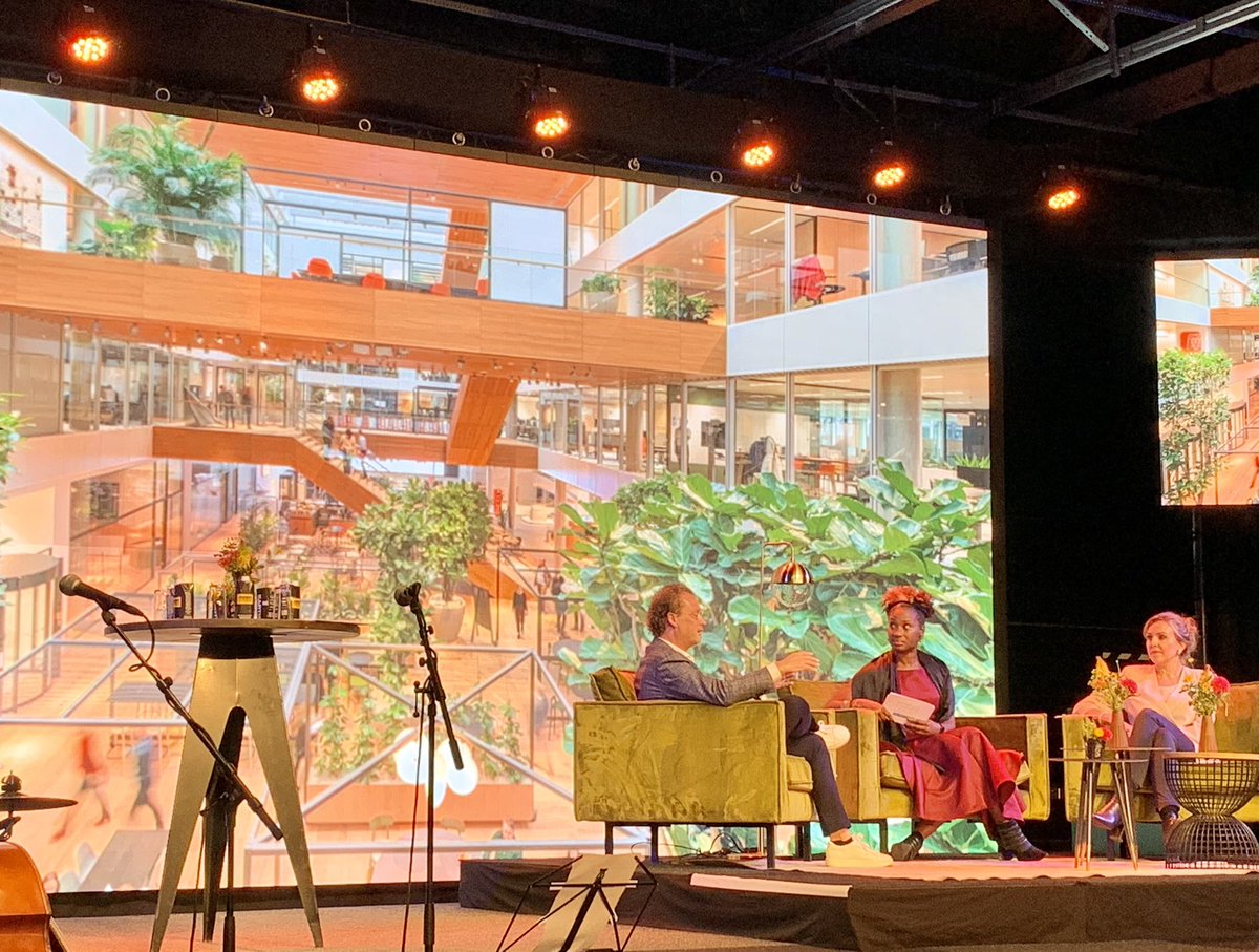 “#HybrideWerken is toch iets anders dan echt flexibel werken. We zeggen nu ‘je hoeft niet naar kantoor te komen’ en kunnen dus ook makkelijk mensen aannemen die verder weg wonen,” <a href="/VanBeekMaarten/">maarten van beek</a> van <a href="/ingnl/">ING Nederland</a> #DuMo2022