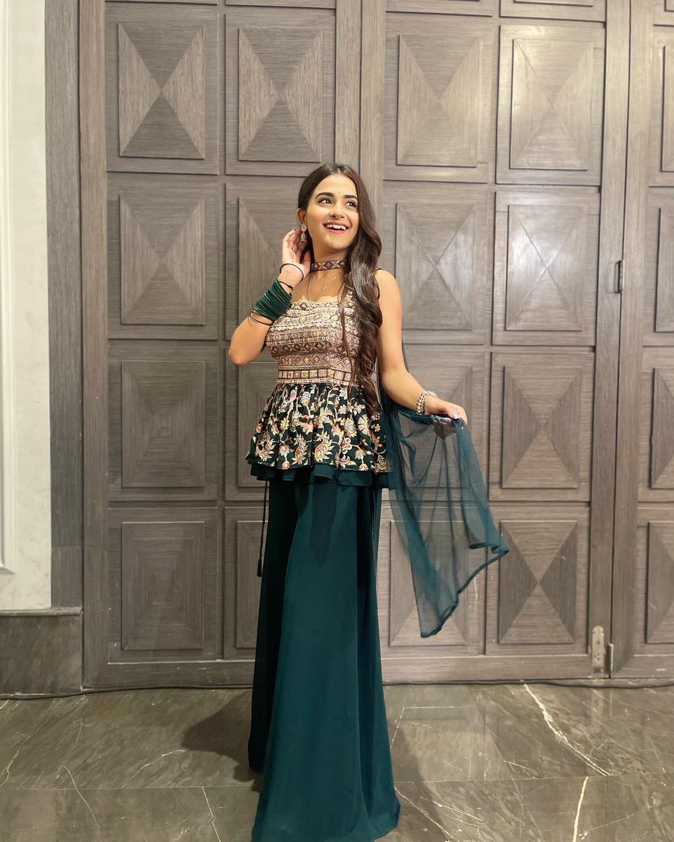 Debattama_sah's tweet photo. Hi everyone! Now that I’ve time, trying to learn more about Twitter! Hope to be regular here from now on! I’ll try! Love love love….. Happy Navratri though ✨💖 https://t.co/Zwces3daMp