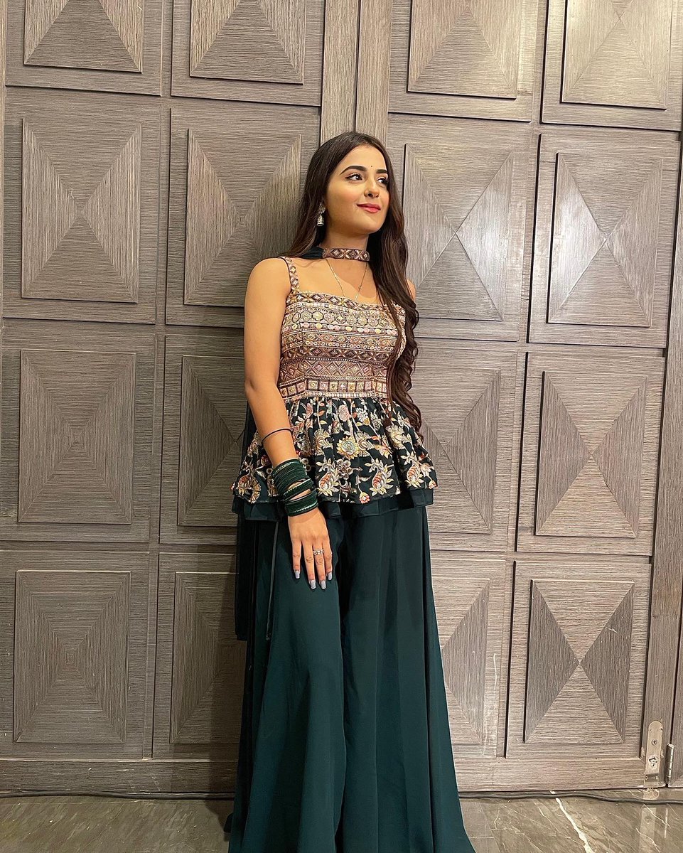 Debattama_sah's tweet photo. Hi everyone! Now that I’ve time, trying to learn more about Twitter! Hope to be regular here from now on! I’ll try! Love love love….. Happy Navratri though ✨💖 https://t.co/Zwces3daMp