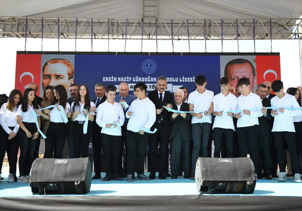 tcmeb's tweet photo. Bakan Özer, Ankara'nın Sincan İlçesinde Nazif Gürdoğan Anadolu Lisesinin Açılış Töreni’ne Katıldı

👉https://t.co/faTQzx187t https://t.co/HyJdGM2aOf