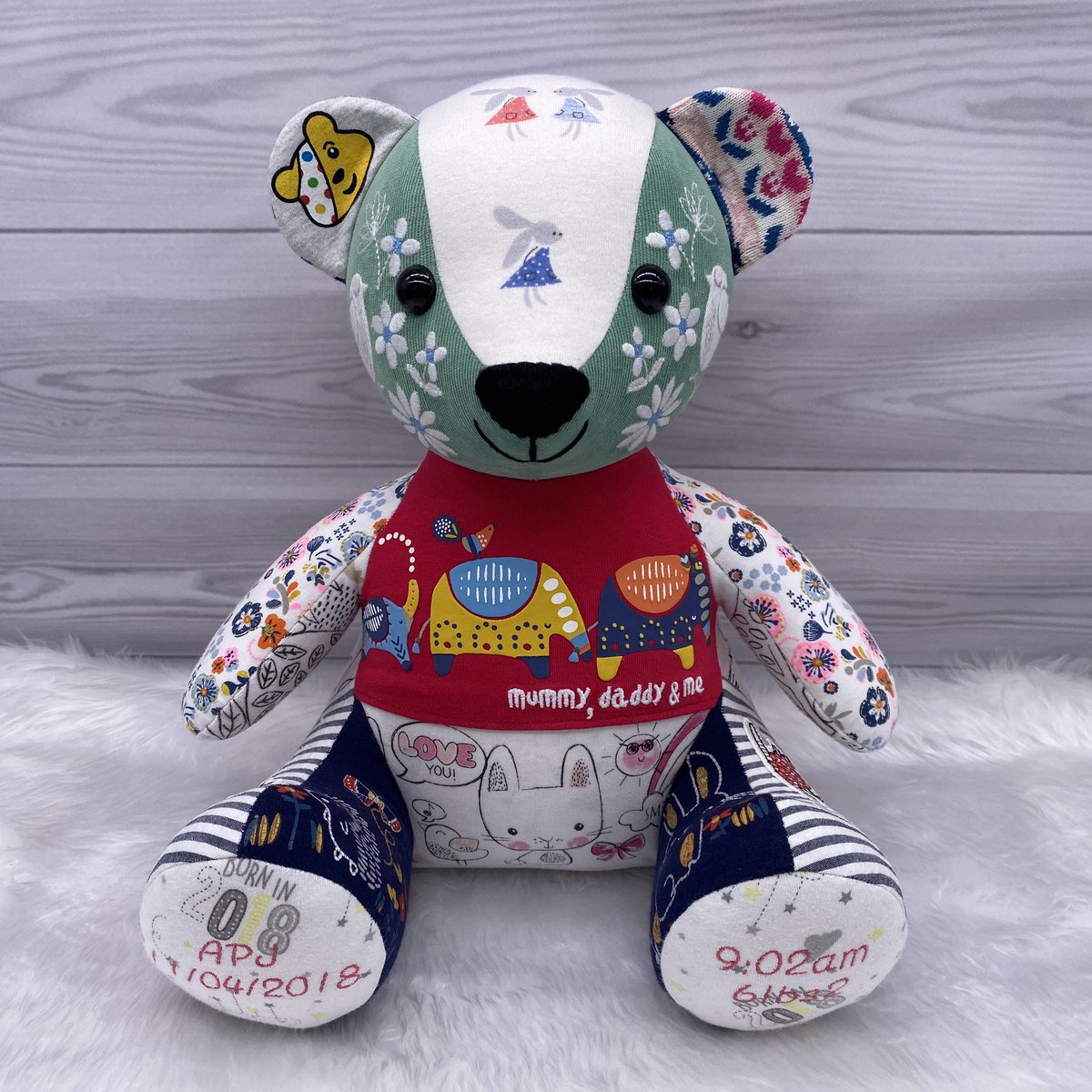 HandmadeByHenri's tweet photo. This memory bear is made from a collection of baby clothes and has personalised embroidery on paws showing initials, date, time and birth weight 🧸

A beautiful keepsake that will last a lifetime 💜

#HandmadeByHenri #BabyKeepsake #BabyClothesKeepsake #MomGiftIdeas https://t.co/XCofOEEWll