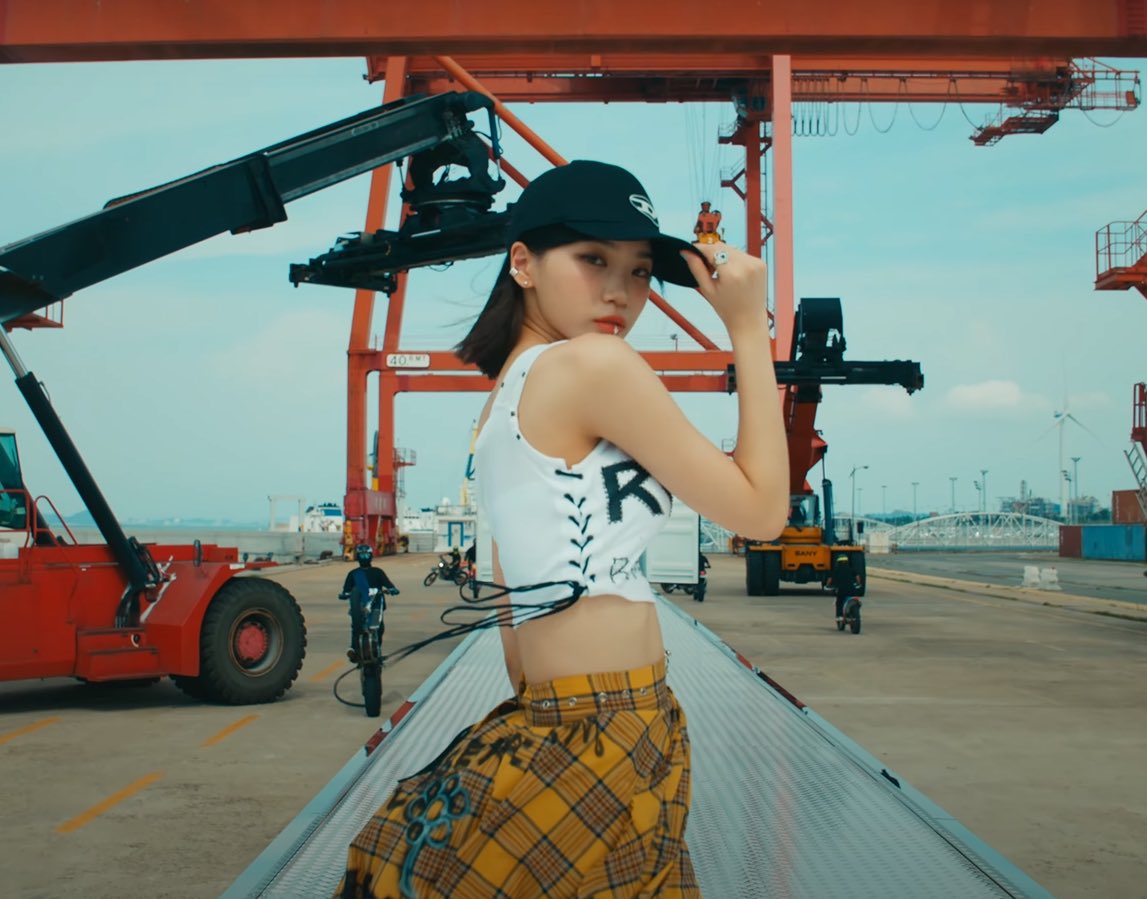 chaewoncloset's tweet photo. ANTIFRAGILE TRAILER ‘The hydra’

브랜드: DIESEL
품명: Baseball cap with D logo
가격: € 57

https://t.co/CRYDVKrS6u

브랜드: Stella McCartney
품명: Rock Royalty One-Shoulder T-Shirts 
가격: €595

https://t.co/IY6HLjRcRV

#김채원 #CHAEWON #チェウォン
#르세라핌 #LE_SSERAFIM https://t.co/lrFFJ2cZWn