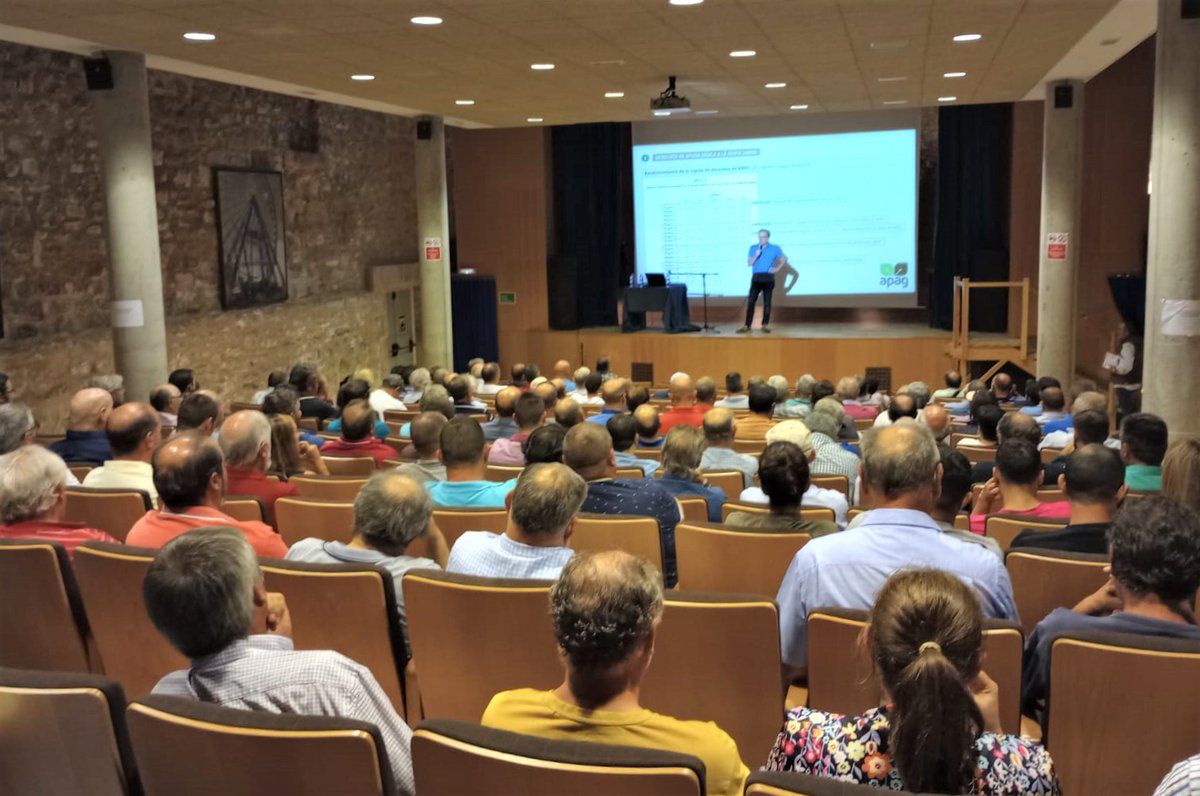 GrupoAPAG's tweet photo. #Sigüenza tuvo el viernes su jornada sobre la #ReformaPAC.
▶️En la misma línea que las anteriores: gran asistencia y mucho interés por conocer cómo les afecta la nueva PAC y qué deben hacer para cumplir los eco regímenes
✅Si eres socio de APAG busca los detalles en nuestra APP https://t.co/Vrvdny1iGU