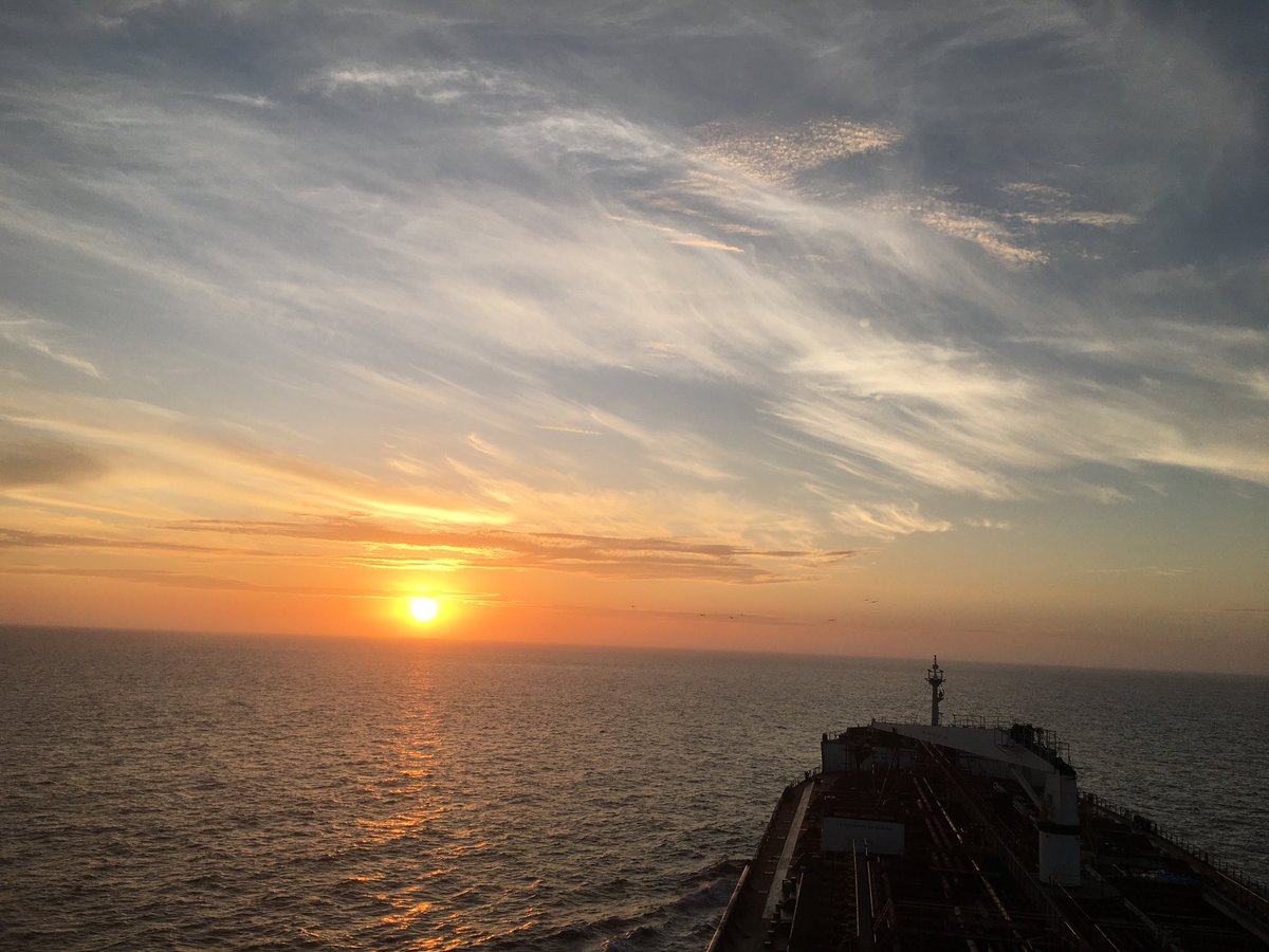 Aunque me despierte temprano, no hace al barco que llegue más rápido, pero si hace que piense en ti más tiempo. JC