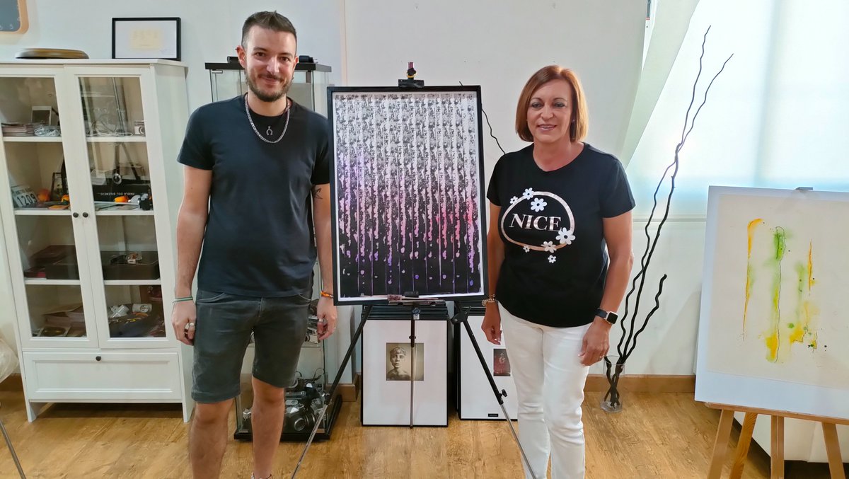 AytoHuetorVega's tweet photo. Pablo Minguillón ha sido el ganador del III Concurso de pintura rápida abstracta sobre el vino denominado "El color del ribete". 
El segundo premio ha sido para Lidia Martín y el tercero lo ha logrado Abel Villén. https://t.co/PbNqJUkOpS
