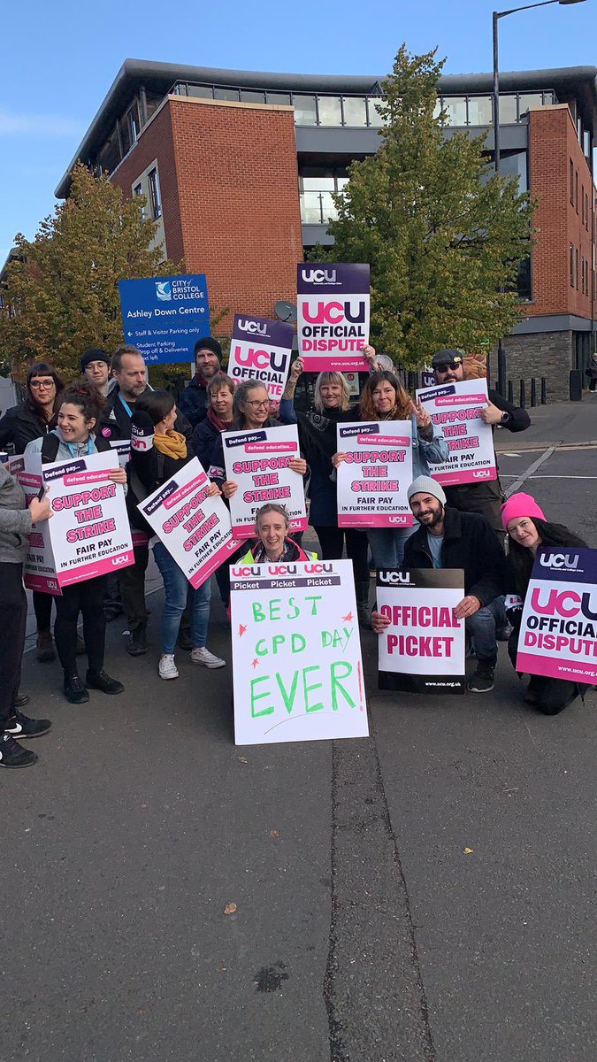 UCU_COBC's tweet photo. So much support from staff &amp; the public! The City of Bristol College should pay us respect! #RespectFE https://t.co/l09akaSOW6