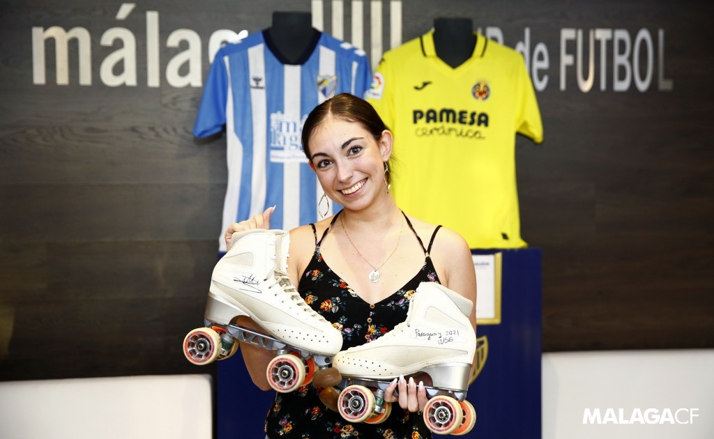 FUNDACIÓN| La malagueña Natalia Baldizzone estuvo presente en el #MálagaVillarrealB 😀

La campeona del mundo de patinaje artístico donó los patines con los que se alzó con el oro en Solo Danza ⛸️💙

¡Ya están expuestos en el 𝘔𝘶𝘴𝘦𝘰&amp;𝘛𝘰𝘶𝘳 de La Rosaleda! 👏

#AmorALoPropio