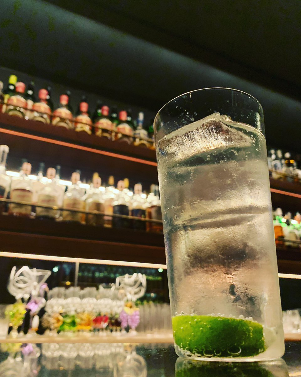 SipBar's tweet photo. ジントニック

17世紀にイギリス東インド会社の社員が赴任中のインドでマラリア対策に飲んだ飲料が原型とされているジントニック🌟

#TWLC #みんなのバー https://t.co/rxxqe2NpEC