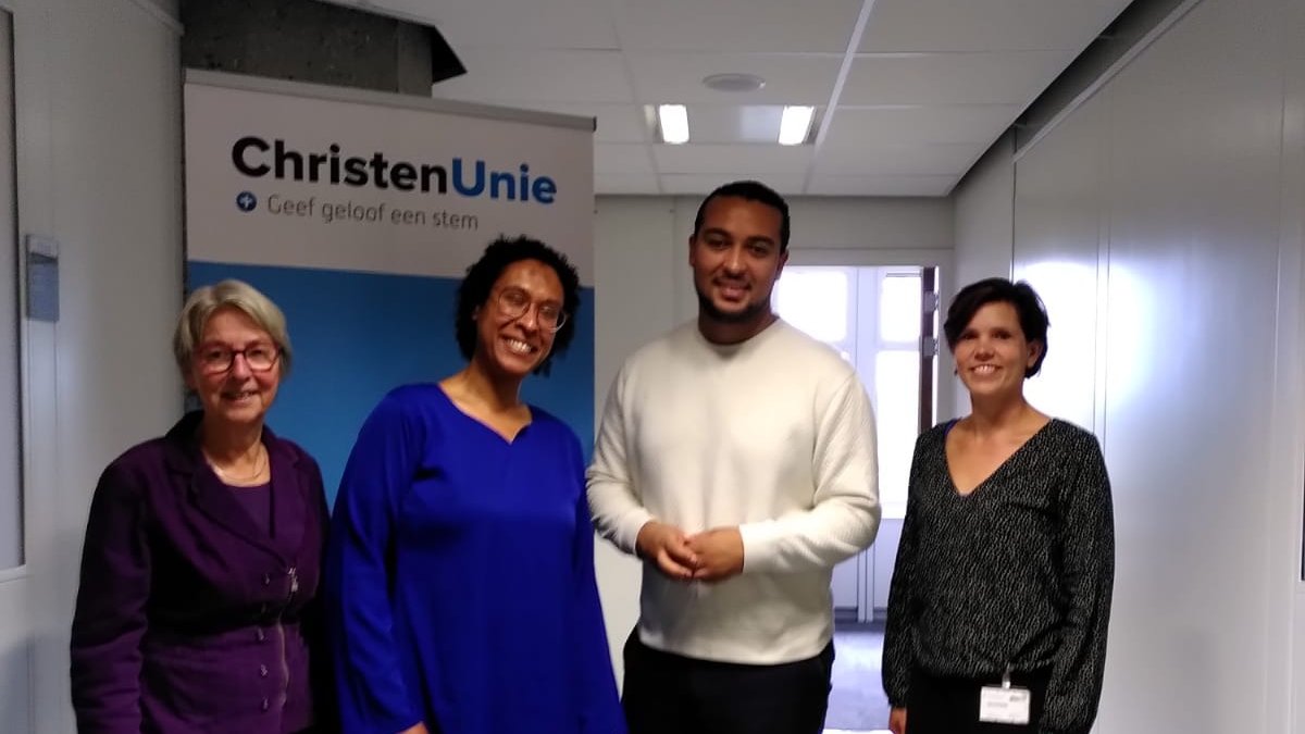 Samen met Jessica en Diet van <a href="/lansco_nl/">LaNSCO</a> even de sociale coöperatie op de kaart gezet in de Tweede Kamer <a href="/DonCeder/">Don Ceder</a>. Bedankt dat u zo ruim de tijd voor ons heeft genomen.