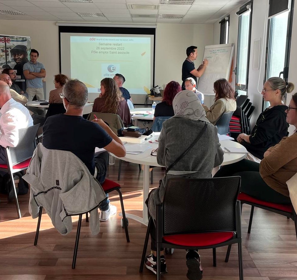 DelphineMichL66's tweet photo. 🚀[#TousMobilisés] Lancement de la 5e édition #Restart : semaine dédiée à la création et à la reprise d’#entreprise #AvecPoleEmploi #Perpignan St Assiscle 

Aujourd'hui, notre partenaire l' @Adieorg présente ses services auprès de 20 demandeurs d’emploi porteurs de projets 👥💡🤝 https://t.co/Uhfzz7ySFO
