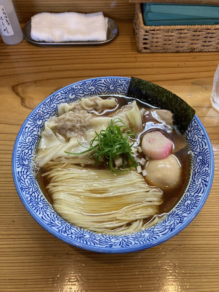 himoichizo1's tweet photo. 麺処いし川@秋川  煮干が程良い具合に効いた極上ビジュアルの醤油ラーメン。特製のワンタンが美味。何度も通いたくなる良店。 https://t.co/7YlMvzjIfi