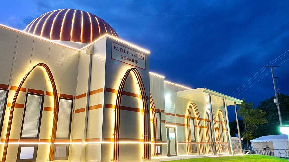 AhmadiyyaMosque's tweet photo. The brand new Fath-e-Azeem Mosque in #Zion will InshAllah be inaugurated by our beloved Hadhur.

#AhmadiyyaMosque https://t.co/eKyee0HPJX