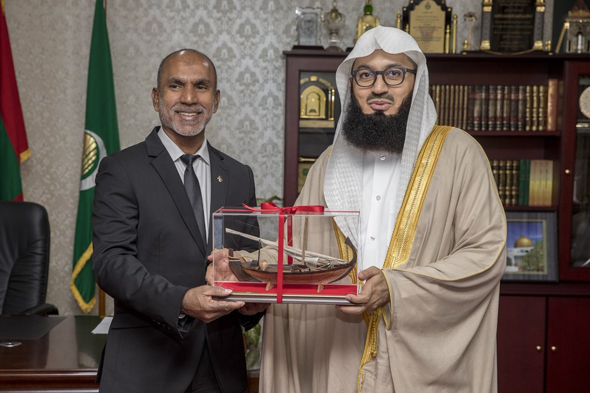 AhmedZahirAli's tweet photo. މަޝްހޫރު ދީނީ ޢިލްމުވެރިޔާ މުފްތީ މެންކް، އޮކްޓޯބަރ މަހުގެ 28 އިން 31 އަށް ދިވެހިރާއްޖެއަށް ވަޑައިގެންނެވުމަށް ވަނީ ހަމަޖެހިފައި. إن شاء الله. https://t.co/J5Ux5b3EQG