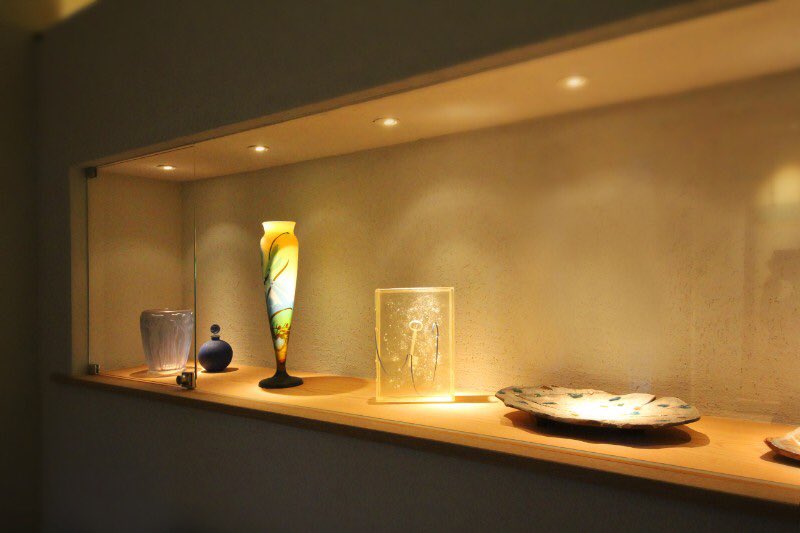 ROOT2_inc's tweet photo. 2階のご紹介^^

京都の四季折々の風景も美術品��ようにお楽しみ頂けますが、このお部屋には若冲など日本を代表する美術品や西洋アンティーク、現代アートも飾られておりまさに本物の美術館のようです。
アートに囲まれた空間でゆっくりとおくつろぎ頂けます。
キングベッド一台をご用意しております。 https://t.co/x1YGAU2iFK