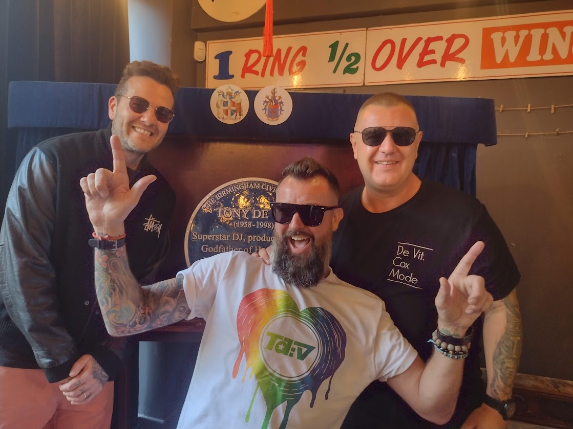 BirminghamCivic's tweet photo. Honoured to unveil a blue plaque in memory of Tony De Vit, legendary DJ and music producer of hard house &amp; hard NRG @custardfactory, a musical legacy transcending generations. A joyous day of happiness, sunshine &amp; smiles @NightingaleBrum @HeavenLGBTClub @BirminghamPride https://t.co/k1HW6yVn45