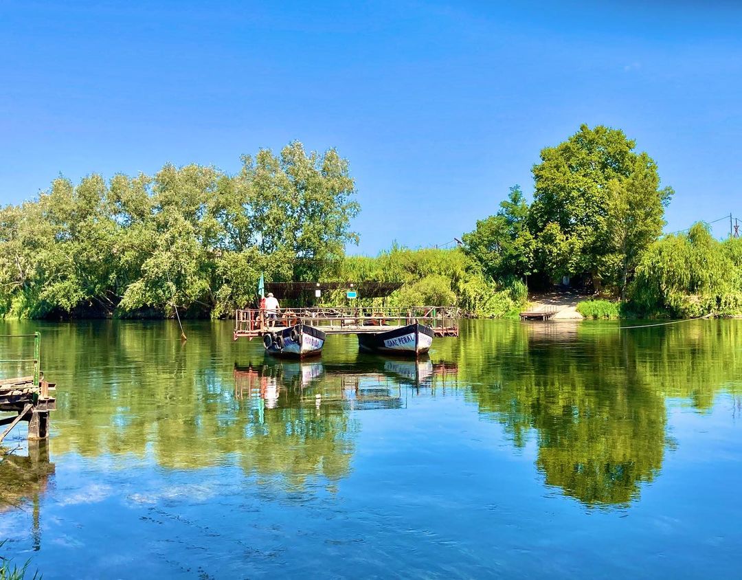 terresebretur's tweet photo. 🚣🏾A les #TerresdelEbre encara funcionen els últims tres passos de barca de #Catalunya, a #Flix, #Garcia i #Miravet. Veniu a creuar l'#Ebre de la forma més tradicional?

📸santibedouin, @RiberadEbreTur, gcolet, @ajuntamentgarcia

 #TerresdelEbre https://t.co/7mUrN3twks