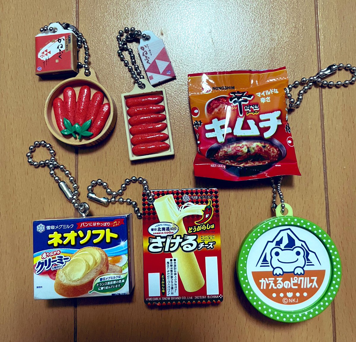 rie_saori's tweet photo. 今日の戦利品😆

どれも可愛い💕

#ガチャガチャ
#カプセルトイ https://t.co/aTgNJA0KnZ