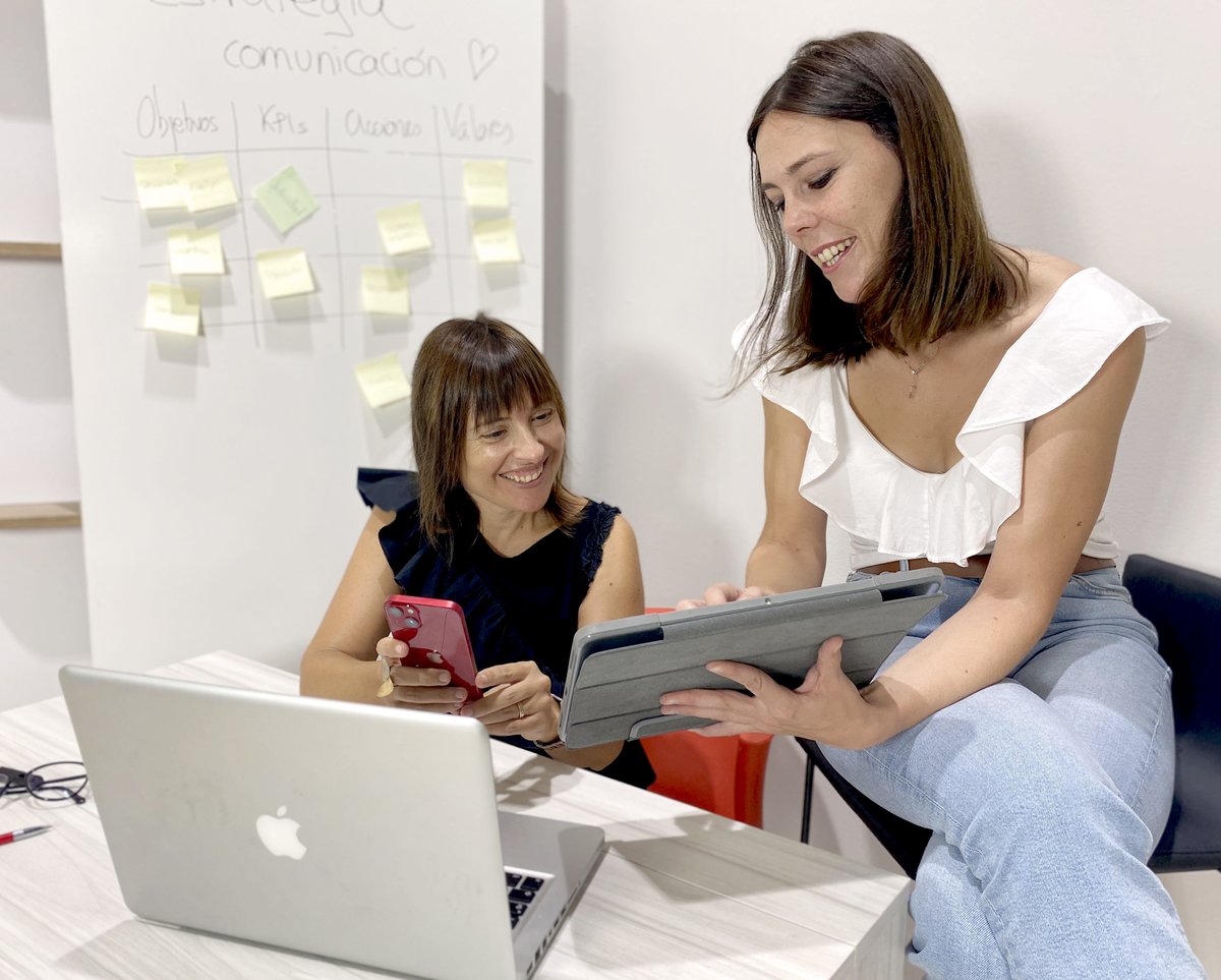 mueblesros's tweet photo. Comunicar, comunicar y comunicar. Con transparencia y honestedad. Exprimimos toda la información que tenemos a nuestra disposición para que podáis seguir muy de cerca en qué trabaja #lavieenROS. ¡Gracias por seguirnos, vivirlo junt@s y por estar aquí! https://t.co/2laXpEf2n7