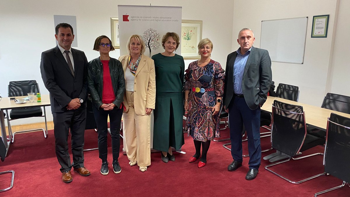 ▶️ Prošlog tjedna posjetili su nas kolege iz kosovske agencije akreditacijske agencije #KAA
🟠 Na sastanku se razgovaralo o osnaživanju suradnje kroz razmjenu iskustva u području osiguravanja kvalitete visokog obrazovanja i primjene ESG-ja▶️ bit.ly/3DUmxsB