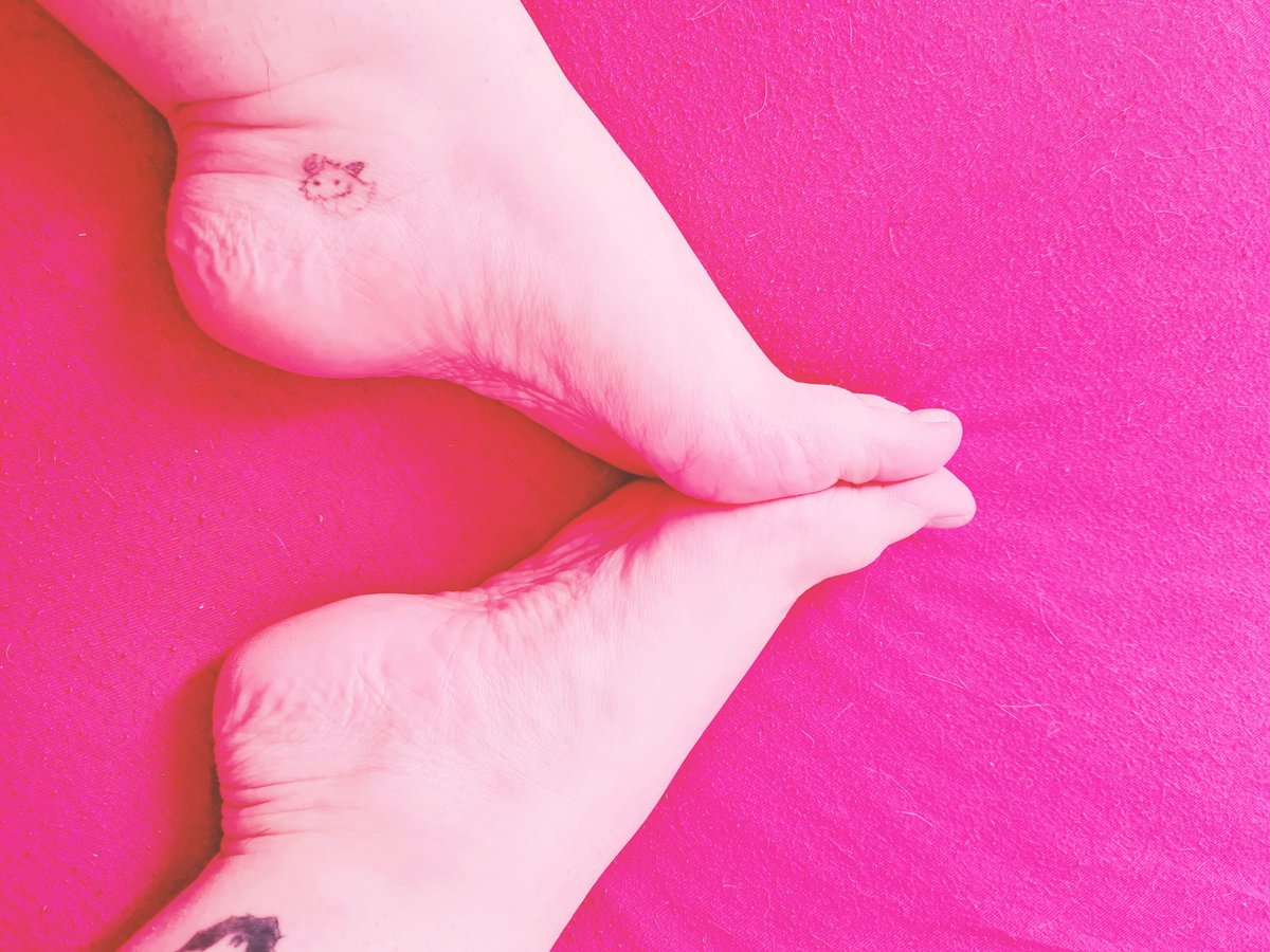 fimdomlana's tweet photo. #moneypig #zahlsklave New day ,New play. Wer von euch Fotzenknechten ist in spendierlaune?!who want to Lose money?! Slide in my DM,fucker! Ich will Kohle sehen!#findom #walletdrain #kontomelken #paypalmelken #zahlschwein #findomslave #geldherrin #rtplay #moneydom #femdom #sklave https://t.co/68FvRtATIj