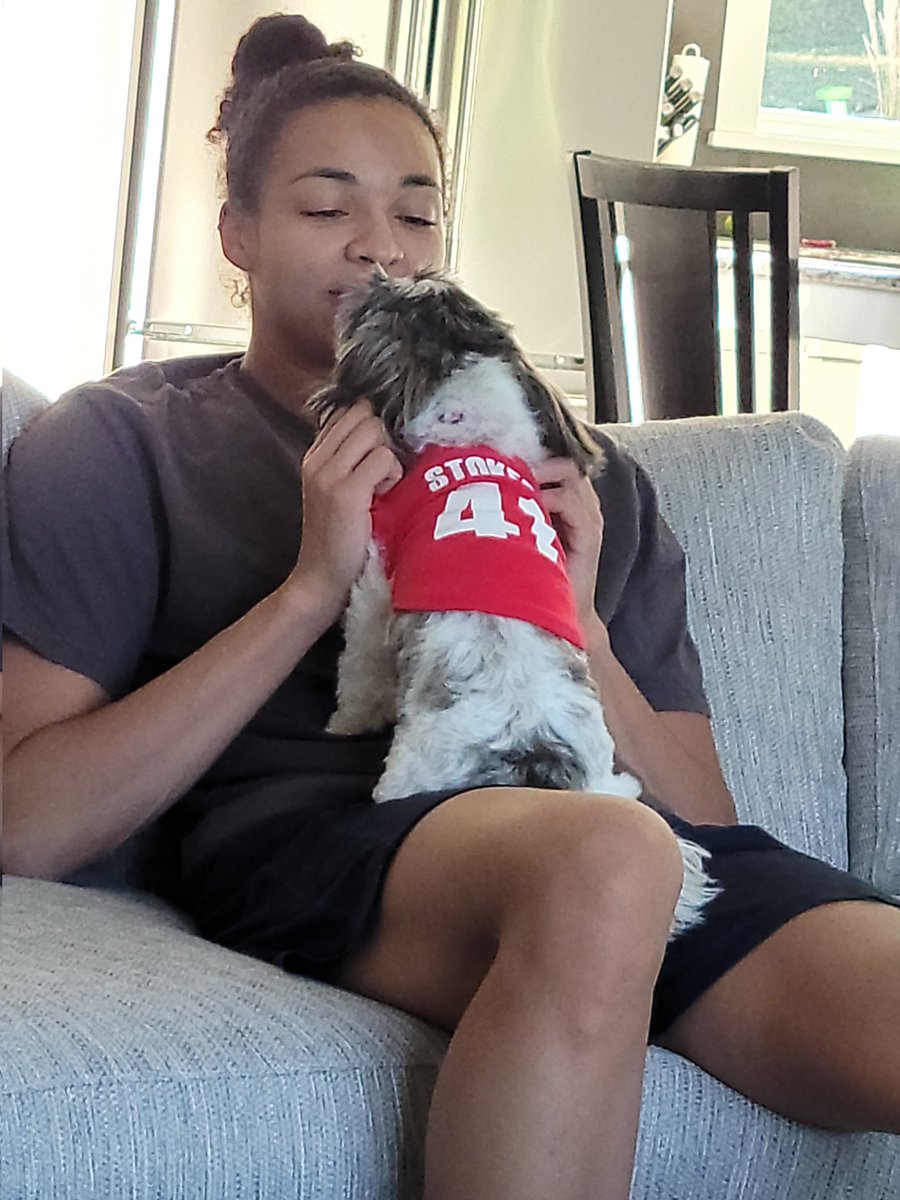 GStokes41's tweet photo. Little sister Chloe waiting for big sis @kstokes41 ...when big sis finally shows up! https://t.co/LslSKhj917