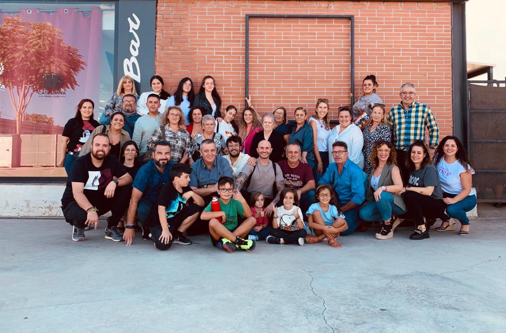 Parte del equipo que hace posible que nuestra caseta de Fiesta Mayor sea posible.

Gracias por vuestra labor.

#comida #comidahermandad #equipodetrabaja #granferia #fm2022spm #Graciasporvuestralabor #granequipo #entidadcultural