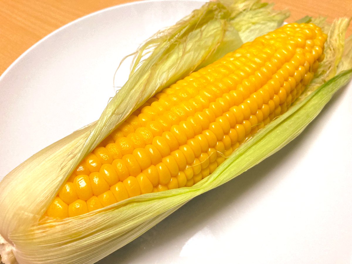 zennoh_food's tweet photo. 旅直後に恒例(?)の思い出振り返りタイムを、旅先でゲットした野菜を味わって過ごせるのもなんだかよかったです。写真は収穫したミニパプリカと、マルシェで買ったとうもろこし。うまかった！
この野菜な旅にご興味のある方はこちらへどうぞ〜https://t.co/HvaVWkAm7e
#野菜をとろう 
#リゾナーレ八ヶ岳 https://t.co/tg0xCRF88w