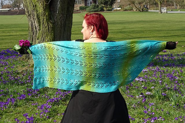Selana1505's tweet photo. Dancing With Fairies is a rectangular stole, perfect to keep your upper body warm on chill days.
Pattern: https://t.co/DSZTTM5lKd
#KnittingTwitter #KnittingPattern #ShawlKnitting #OffRavDesigner #ElevensesHour #CraftBizParty https://t.co/ZAehWgTW6A