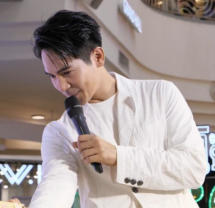 7qzKFTKXAOiA3S5's tweet photo. มองไม่เบื่อเลย #กินเจเดอะมอลล์xPOPE https://t.co/7Uu5uRNl8x