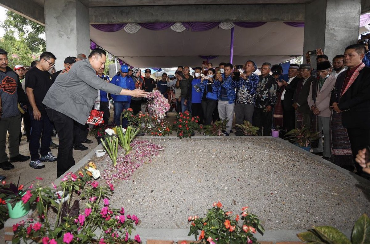 MJunaidi578's tweet photo. Ziarah ke Makam Leluhur Istri, AHY Didoakan Jadi Pemimpin Indonesia #DemokratBelaRakyat AHY Pimpin Perubahan https://t.co/UYy9klongt https://t.co/RdWIC5L5Rh