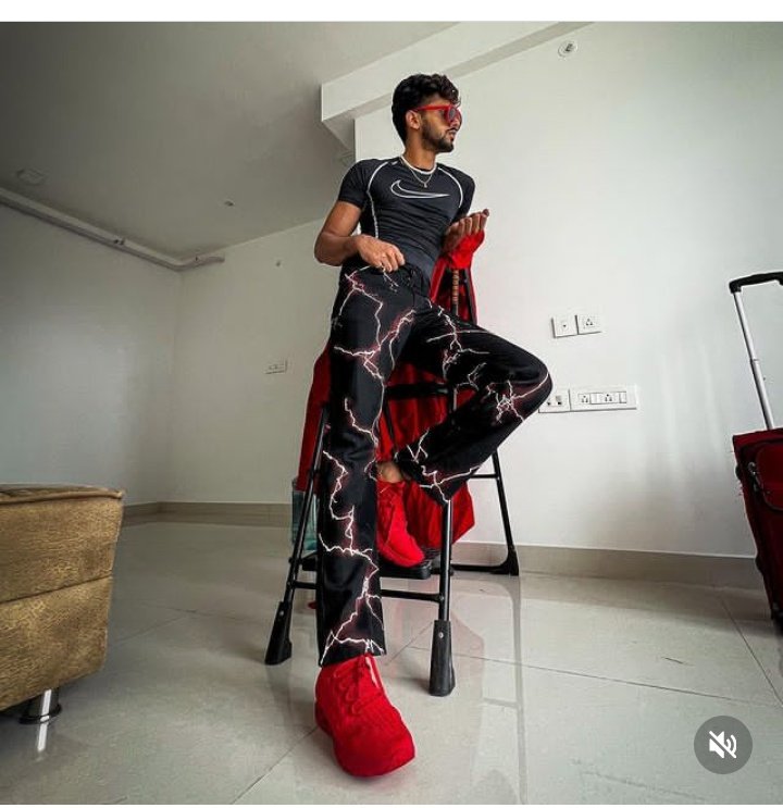 BlessBaseerAli's tweet photo. Baseer Bhai is making a career in the world of DJs and we should support that #BaseerAli #TeamBaseer https://t.co/OMwfkDvb9N