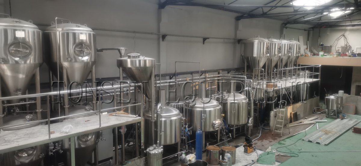 HelenLiu2018's tweet image. 1000l 3 vessels Brewhouse placed in the middle, fermenters are double-layered with a platform for saving space if your brewery is enough high. 
Email: helen@tonsenbrew.com
Whatsapp: +86 153 1556 2731
#tonsen #fermenter #beerbrewing #beer #brewingco #unitank #fv #cct #bbt #brewing