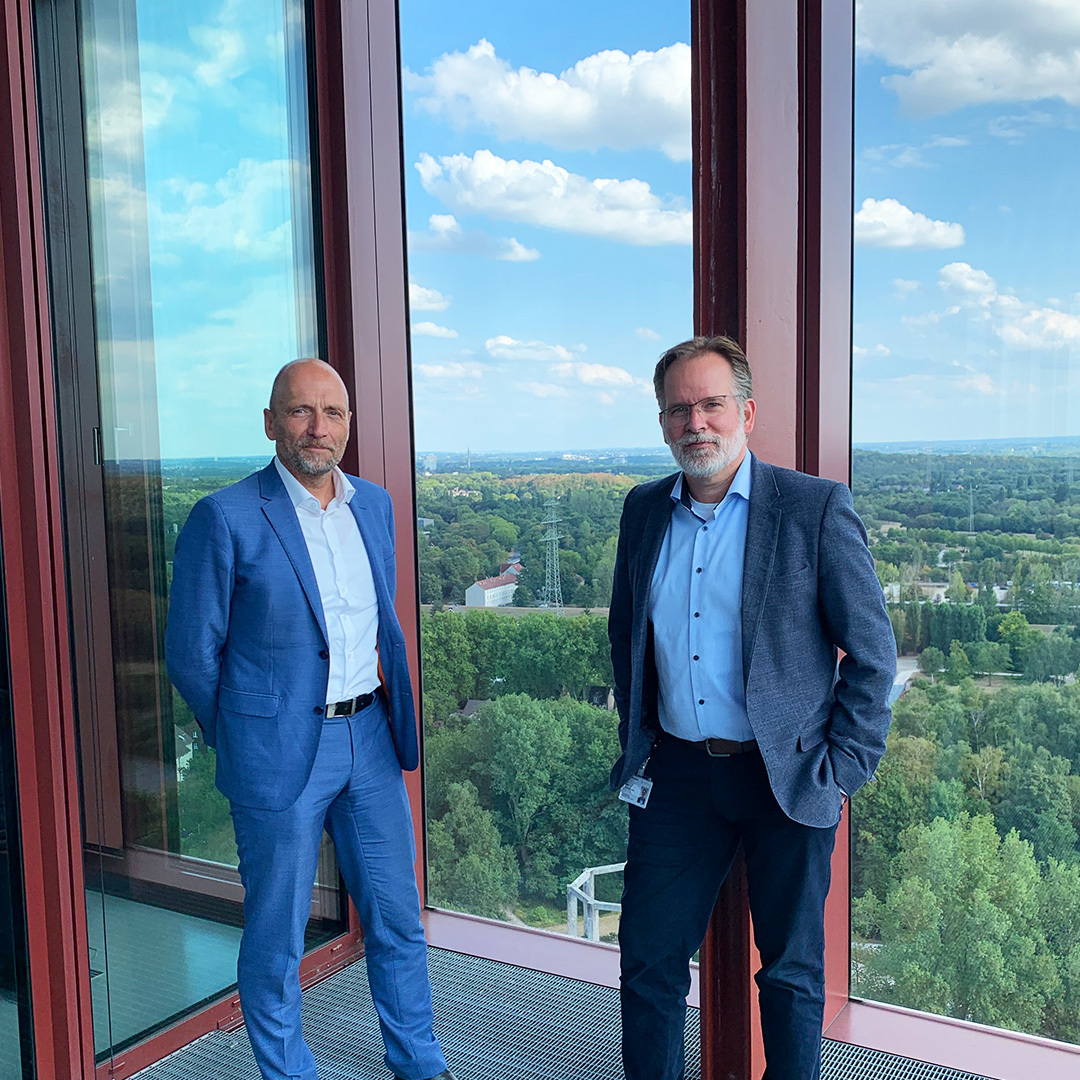 Wie funktioniert eigentlich die New School of IT in der Praxis? 🤔 Über das und mehr habe ich mit CIO Dirk Müller von Vivawest gesprochen. 🎤🎧 Die #IT_Tacheles-Folge geht zwar erst am 28.09. online - wollte aber schonmal teasern 😉