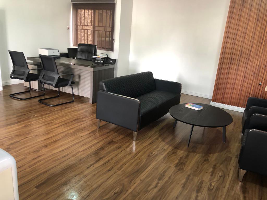 Floorsbenin's tweet photo. C'est lundi famclient 🤗🤗
Découvrez notre plancher nouvellement installé 😉😉
Nous sommes toujours prêts à récupérer votre commande en ligne 📱📲 et hors ligne 🧾

#floorsdecorbenin #everythingfloor #floortogo #estatedevelopers #IndoorFlooring #interiorfloor #hotelsandresorts https://t.co/A9jtr93nQS