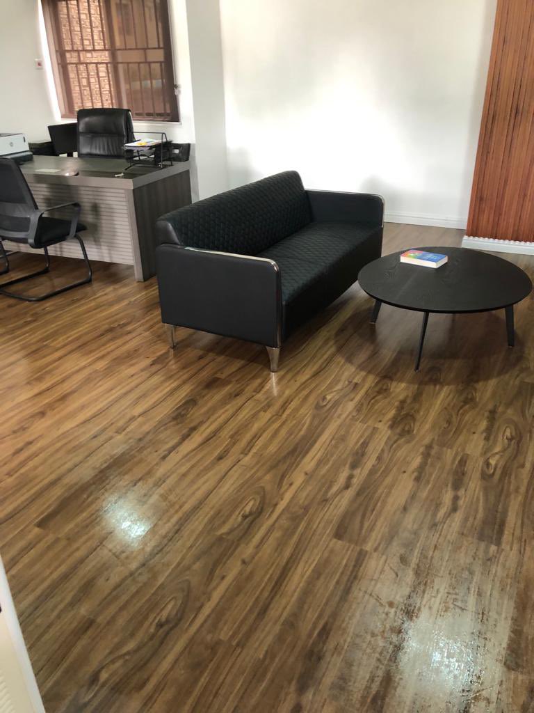 Floorsbenin's tweet photo. C'est lundi famclient 🤗🤗
Découvrez notre plancher nouvellement installé 😉😉
Nous sommes toujours prêts à récupérer votre commande en ligne 📱📲 et hors ligne 🧾

#floorsdecorbenin #everythingfloor #floortogo #estatedevelopers #IndoorFlooring #interiorfloor #hotelsandresorts https://t.co/A9jtr93nQS
