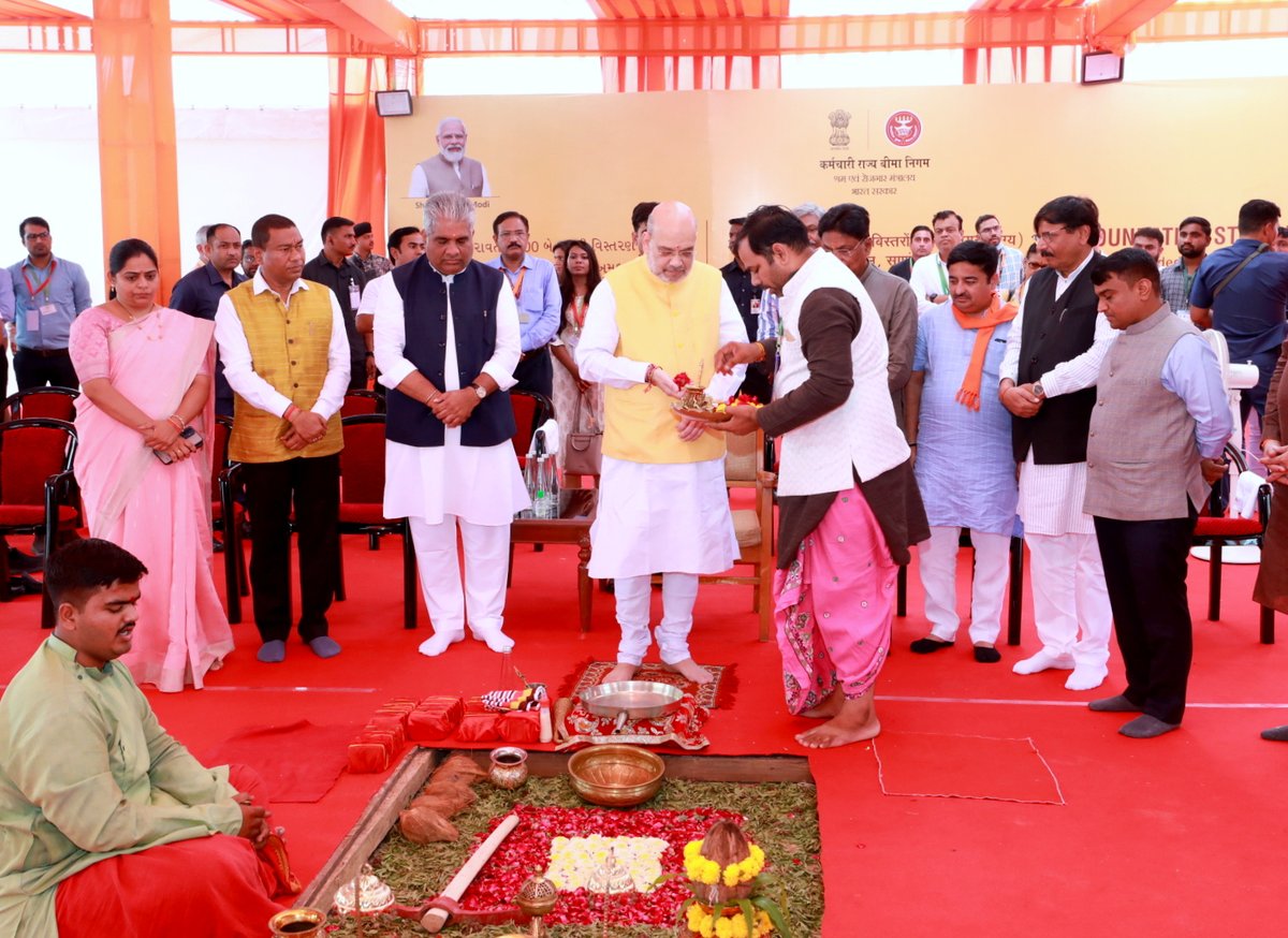 AmitShah's tweet photo. મોદીજીના નેતૃત્વમાં ભાજપા સરકાર પૂરી સંવેદનશીલતા સાથે નાગરિકોને વ��શ્વસ્તરીય આરોગ્ય સેવાઓ પૂરી પાડી રહી છે.

સાણંદમાં ₹500 કરોડના ખર્ચે નિર્માણ થનારી 350 બેડની ESIC હોસ્પિટલનો શિલાન્યાસ કર્યો. તેના નિર્માણથી આસપાસના ઘણા વિસ્તારોના લોકો અહીં આરોગ્ય સેવાઓનો લાભ લઈ શકશે. https://t.co/ULT1oUTe2T