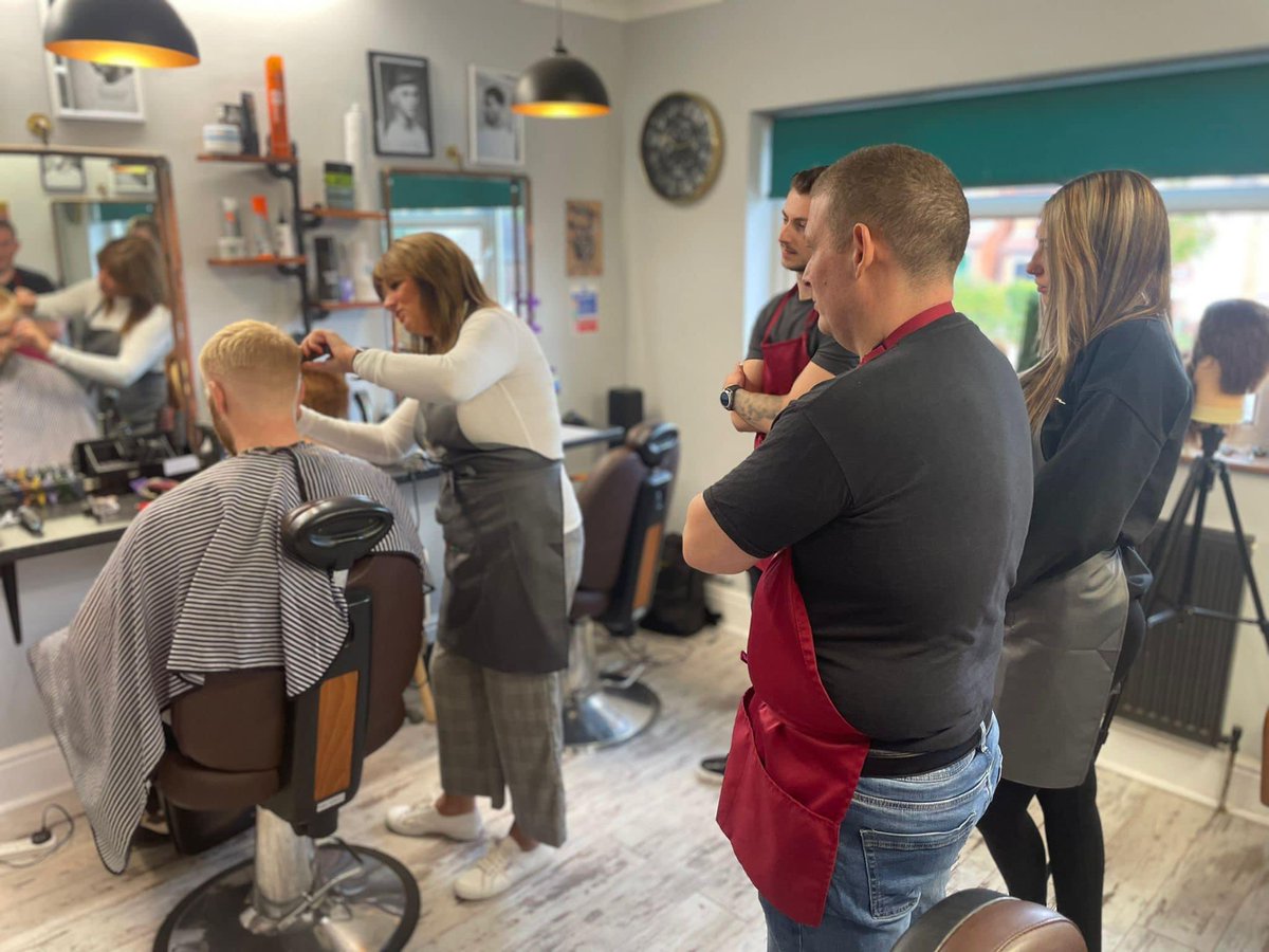 Free haircut on Saturdays with our students or you can be a demonstration. If your interested message us or contact us on 01159280862 💈

#haircut #barber #fade #barbershop #hairstyle #academy