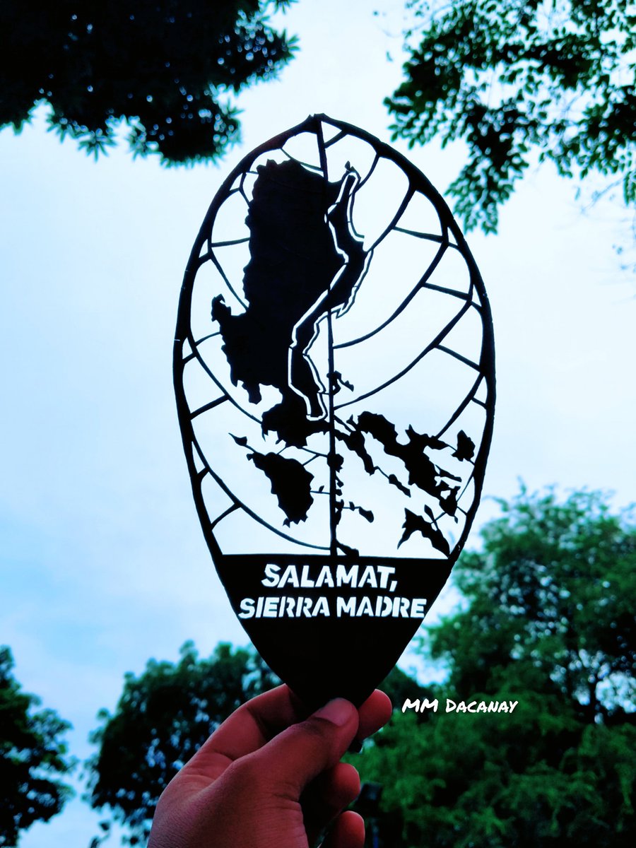 PhilippineStar's tweet photo. 'SALAMAT, SIERRA MADRE' ⛰

As a tribute to the Sierra Madre, the longest mountain range in the Philippines, artist Mary Mae Dacanay made a leaf art of it using a jackfruit leaf and scalpel on Monday. https://t.co/vjKlydTgst