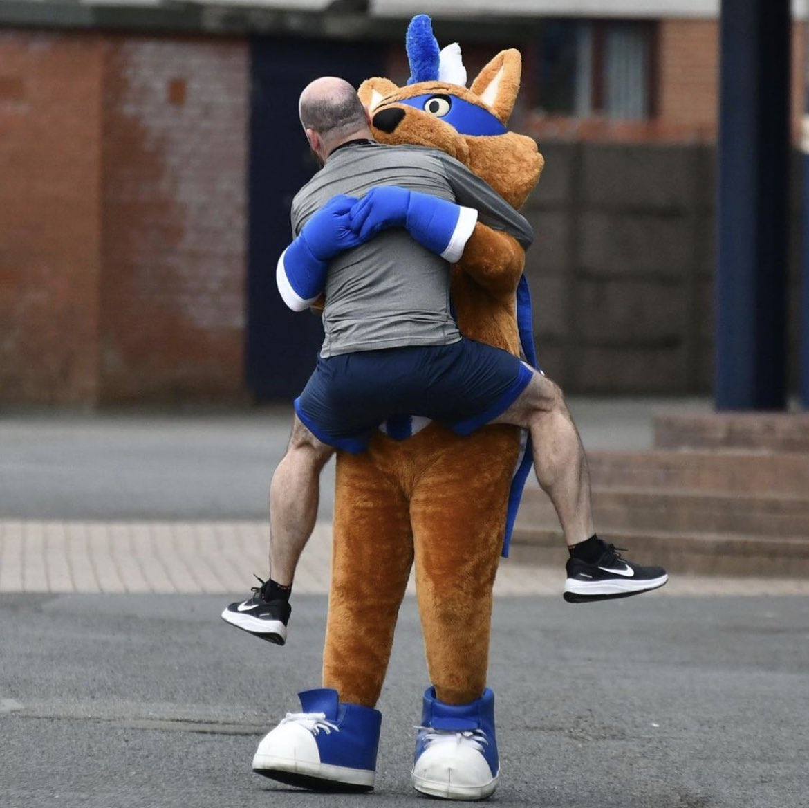 ConkerCaptain's tweet photo. We made that dream a reality๐ซBrilliant run from @SMcCue83 in the memory of his Father #RunforColin from Rugby park to Somerset park back thank you๐ @KilmarnockFC @KillieCommunity @AyrUnitedFC @jordanallison_ https://t.co/atA7TVf8yg